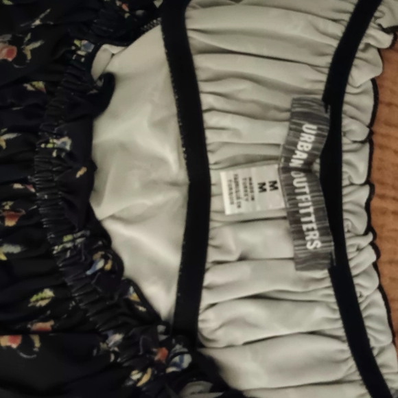 Urban Outfitters Black Floral Off-Shoulder Crop Blouse - Picture 10 of 11